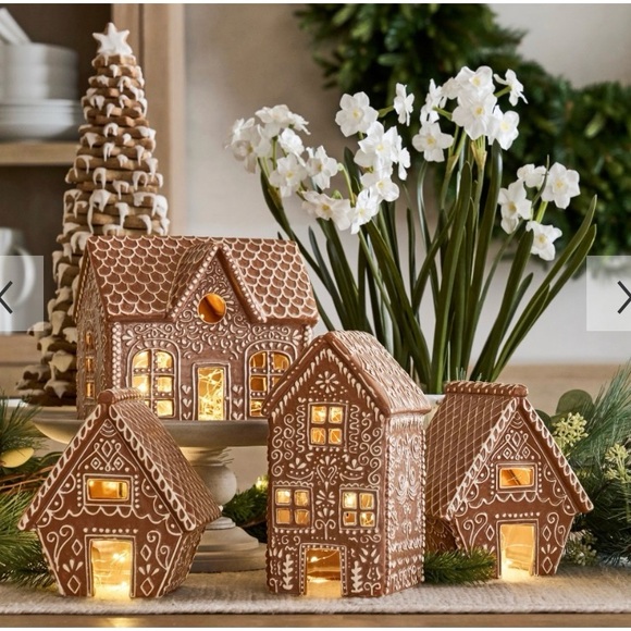 Pottery Barn Gingerbread Houses + Tree ( set of 4) - Picture 5 of 5